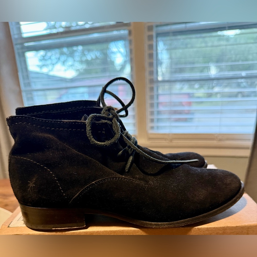 FRYE AND CO. Women's Black Suede Ankle Booties